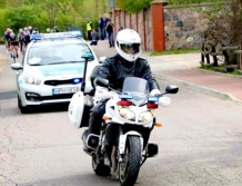 Motocykliści i rowerzyści na drogach