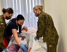 Żołnierze przeszli kurs opieki nad pacjentami leżącymi