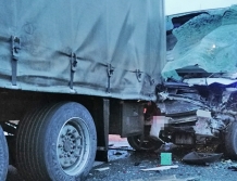 Zderzenie autobusu z ciężarówkami. Pasażerowie w szpitalu (foto)