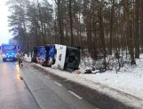 Wypadek autobusu pod Wyszkowem. Wiele osób rannych (FOTO) [AKTUALIZACJA] - Wydarzenia - zdjęcie 2