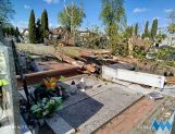 Silnie wieje. Duże zniszczenia na cmentarzu parafialnym (FOTO) - Wydarzenia - zdjęcie 1