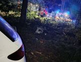 Na łuku auto wypadło z drogi (FOTO) - Wydarzenia - zdjęcie 1